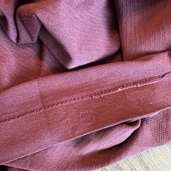 Lululemon Swiftly Tech Short Sleeve in
Cassis Maroon color size 16 - Picture 10 of 10